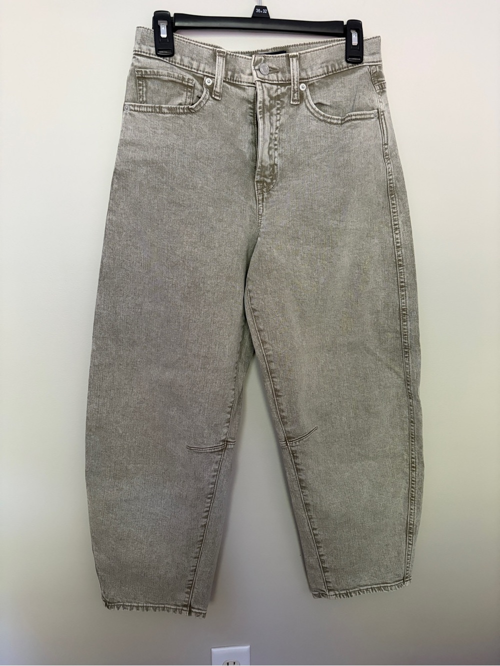 GAP Women’s Barrel Leg Fit Light Gray/olive green Jeans - size 26